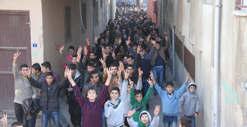 Cizre halkı 'Direne direne kazanacağız' sloganlarıyla yürüdü