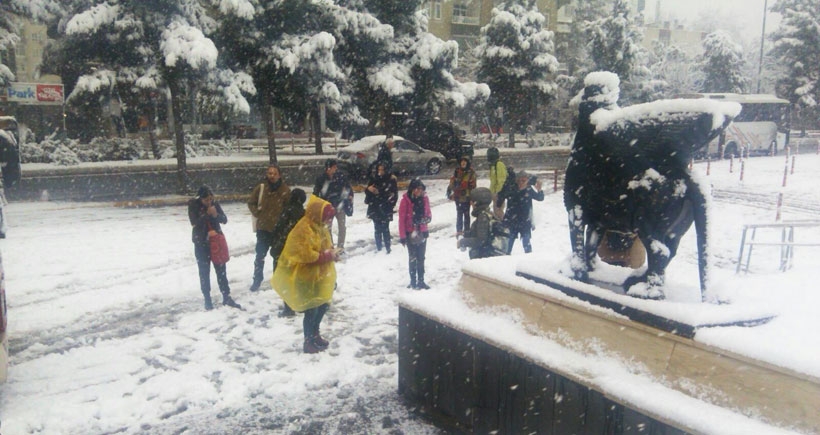 Barışa Yürüyorum Grubu kar ve tipiyle birlikte Diyarbakır’a ulaştı