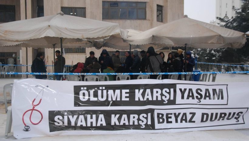 Diyarbakır'da hedef gösterilen hekimler: Yaşam için çabalıyoruz