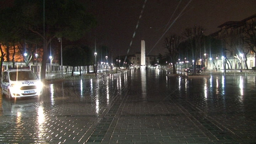 Sultanahmet Meydanı, 12 saat sonra yaya trafiğine açıldı