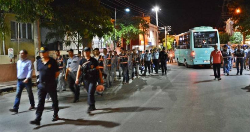 Manisa'da Kürt mahallelerine polis baskısı sürüyor