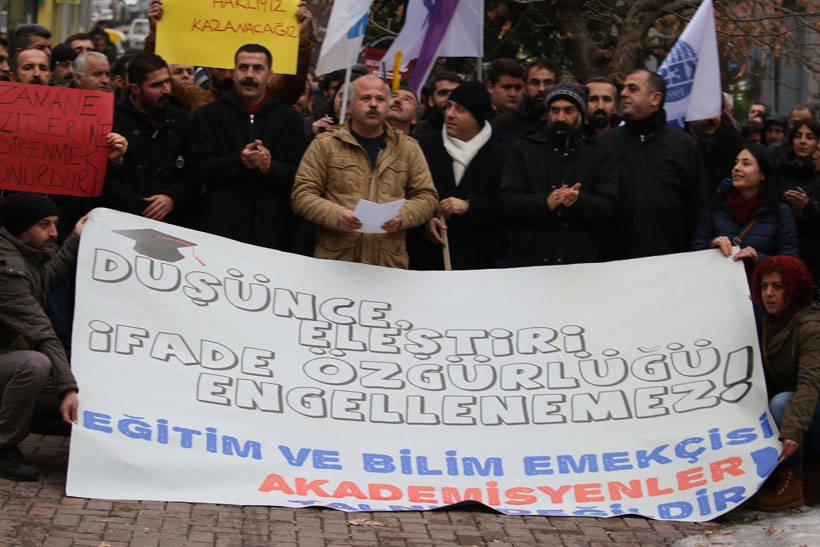 Dersim’de akademisyenlere yönelik baskılar protesto edildi