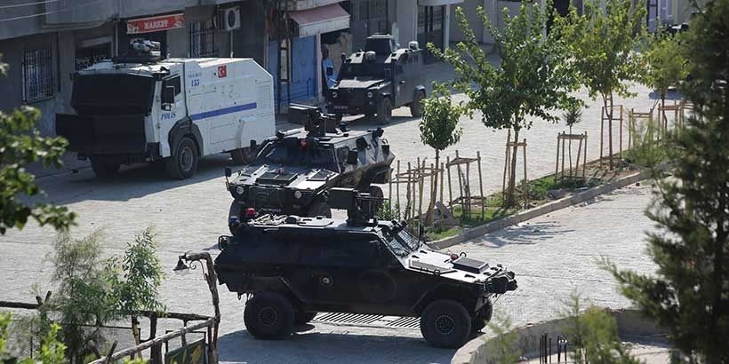 Cizre'de özel harekatçılar bir kadını yaraladı