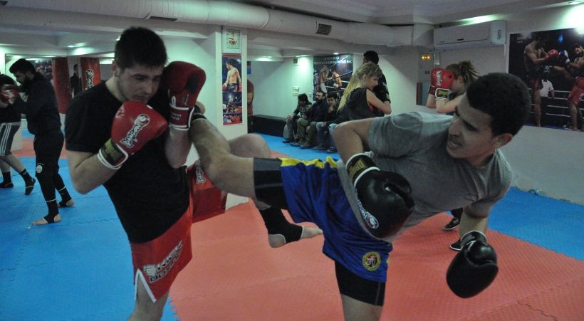 'Kick boks en eyisidur'