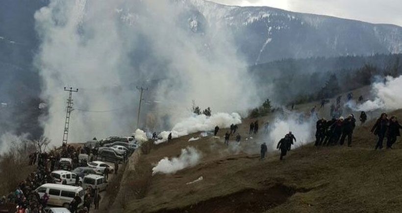 Cerattepe'ye tel örgü çekilip ağaçlar kesiliyor