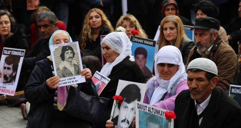 Dündar ve Gül Cumartesi Anneleri’nin yanındaydı: Sesimizi çıkartmazsak kayıp fotoğrafları çoğalacak