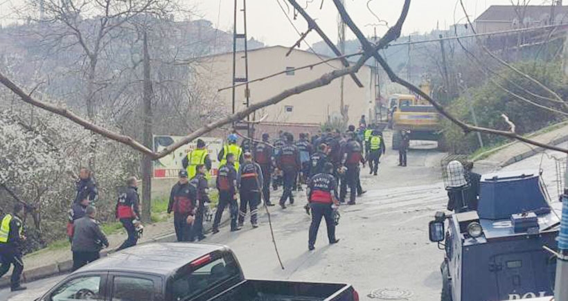 Küçükarmutlu’da özel harekat eşliğinde yıkım