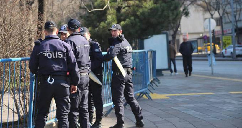 Ankara’da Valiliğin yasakladığı 8 Mart yürüyüşü öncesi polis ablukası