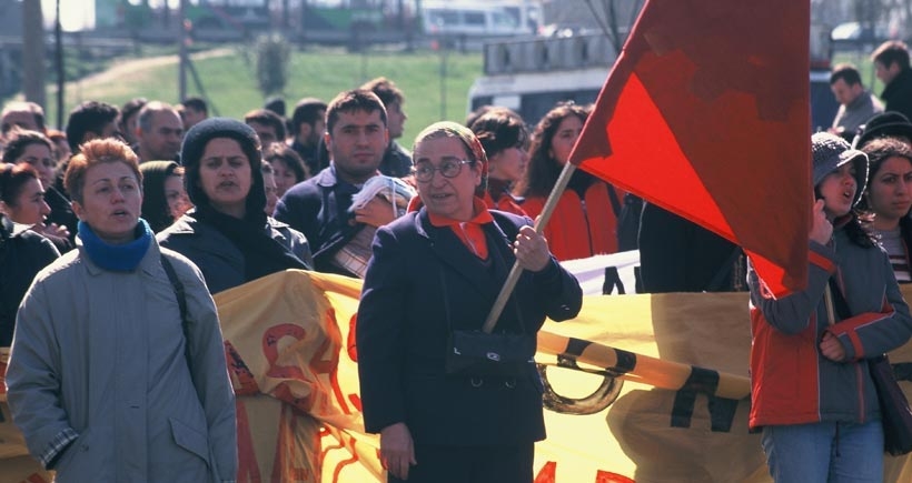 Sennur Sezer'in daha önce yayınlanmayan şiiri:    8 Mart Güneşi