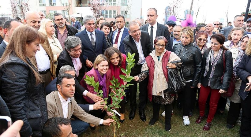 Ataşehir’de '8 Mart Kadın Eli Parkı' açıldı