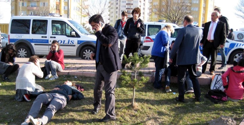 Yolcu otobüsü, halk otobüsüyle çarpıştı: 1 ölü 30 yaralı