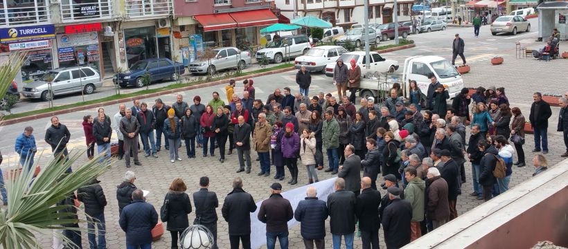 Gerze'deki katliam protestosunda barış çağrısı yapıldı