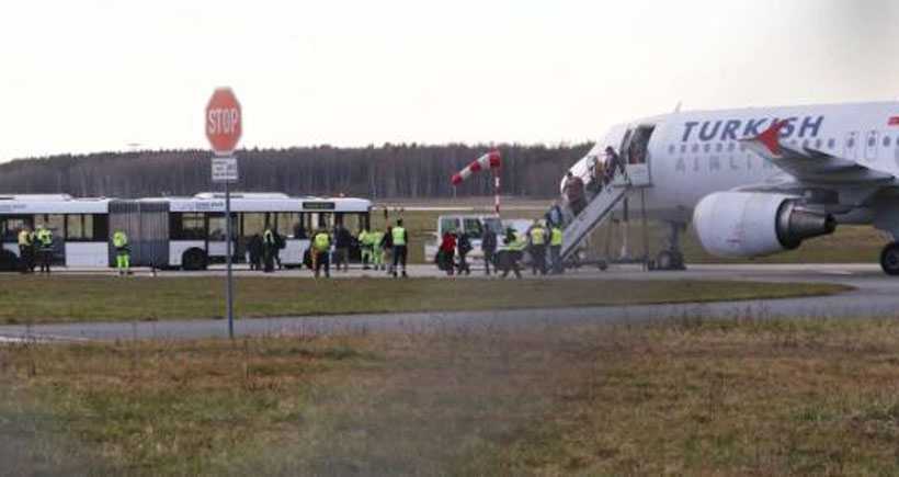 Hannover havalimanı, THY uçağındaki bomba ihbarı sonrası kapatıldı