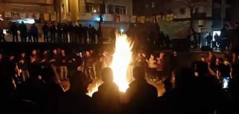 Sancaktepe'de Newroz afişi asan 1 EMEP yöneticisi ve 2 Emek Genci gözaltına alındı