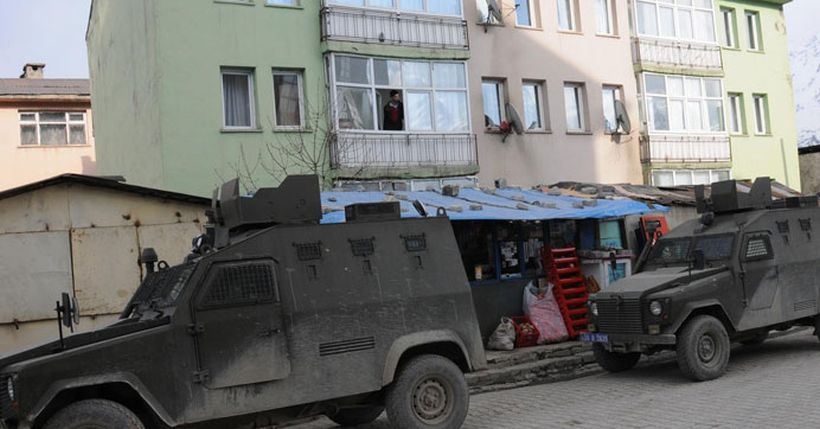 Yüksekova'da zırhlı araca bombalı saldırı: 2 polis ile 1 asker yaşamını yitirdi