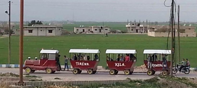 'Ev yapımı tren' Kobanê'yi taşıyor