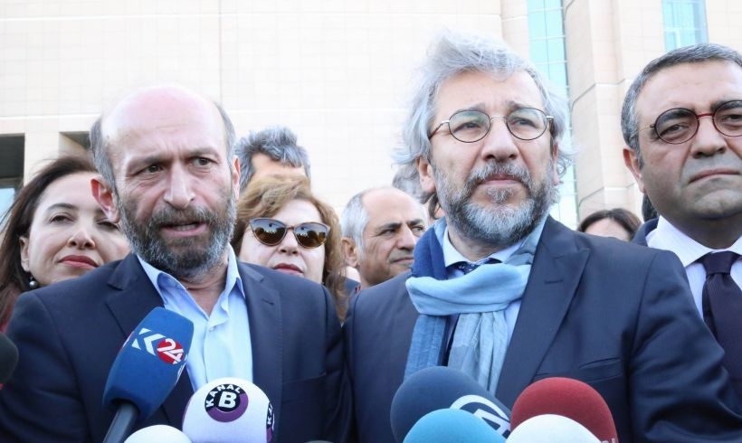 Mahkeme Can Dündar ve Erdem Gül'ün tutuksuz yargılanmalarına karar verdi