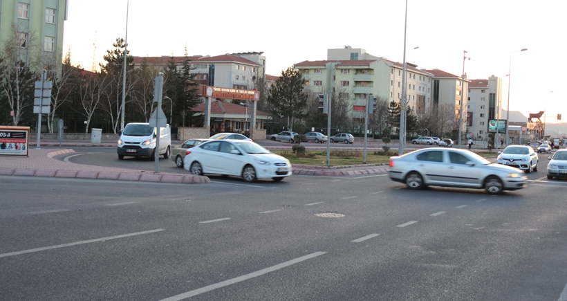 Kayseri Talas Bulvarında bir ayda dört kaza sıfır önlem!