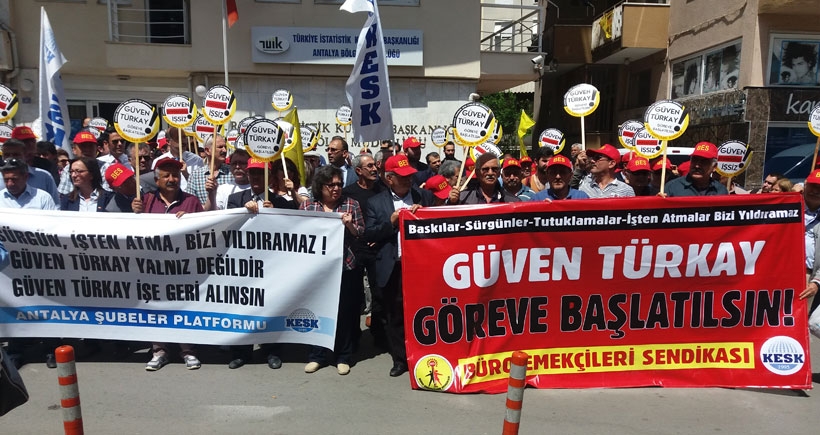 Antalya'da BES Üyesi Güven Türkay'ın yaptığı paylaşım nedeniyle işten atılması protesto edildi