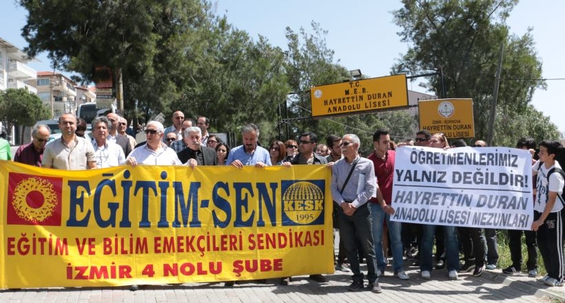 'Dini hassasiyeti incittiği' iddia edilerek sürgün edilen Eğitim Sen üyesi din öğretmenine destek