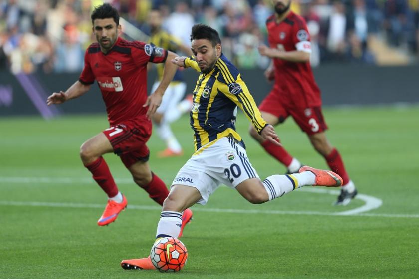 Fenerbahçe,  Gaziantep'i 3-0 yenerek zirve takibini sürdürdü