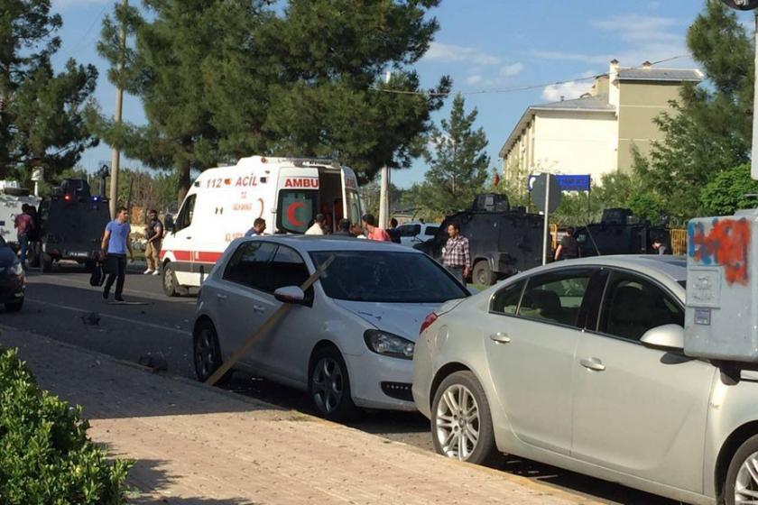 Diyarbakır saldırısında yaralanan polis hayatını kaybetti