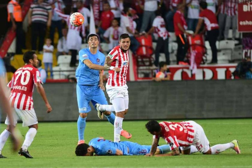 Antalyaspor, Trabzonspor'u tarihi farkla uğurladı