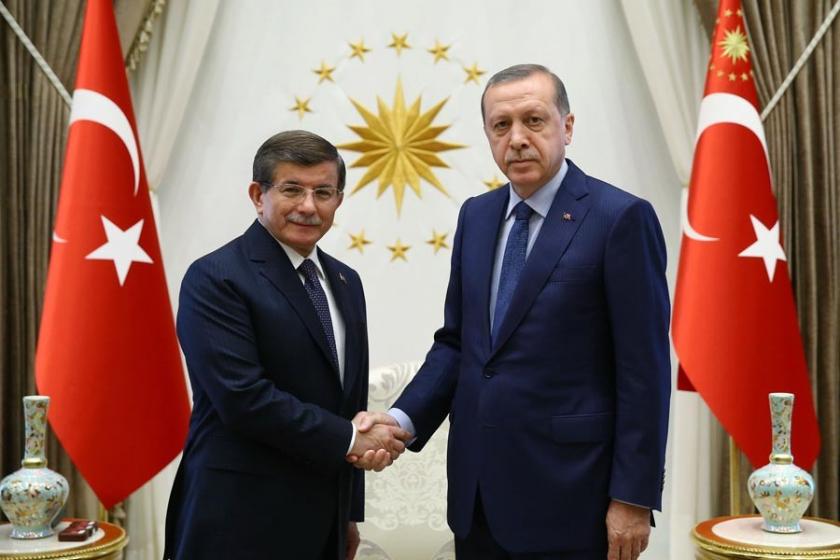 Davutoğlu, Cumhurbaşkanı'na istifasını sundu