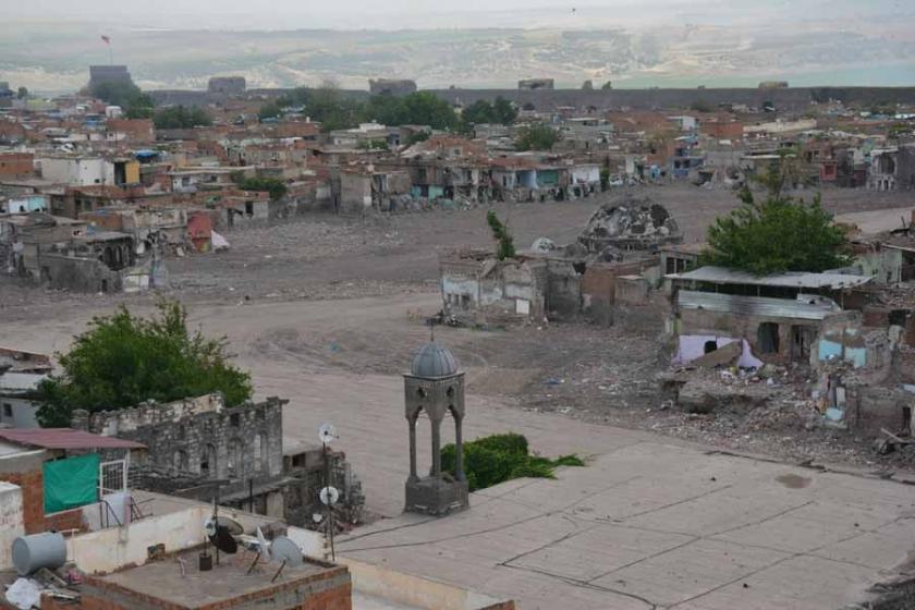 Surlular: Kimliğimizi istedik, evimizi başımıza yıktılar