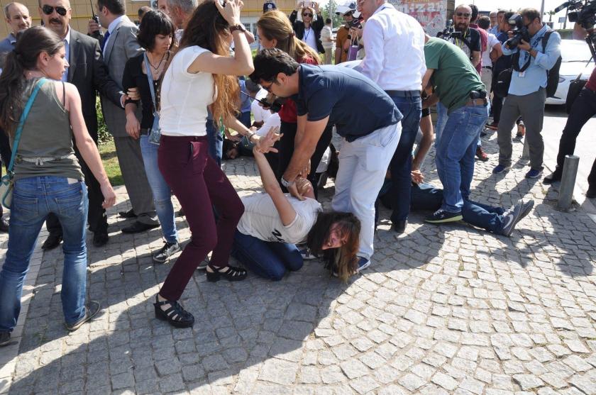 Erdoğan ve Yıldırım'ı protesto eden 6 kişi gözaltına alındı