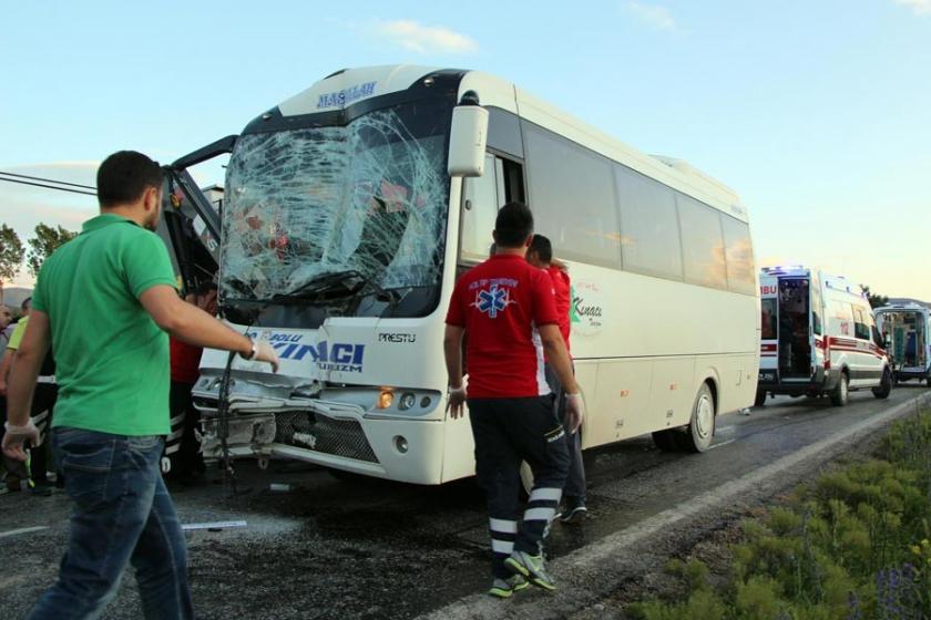 Ankara ve Bolu'da servis araçları kaza yaptı: 36 yaralı