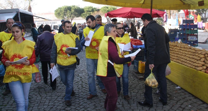 Eğitim Sen'den ayakkabı kutulu protesto