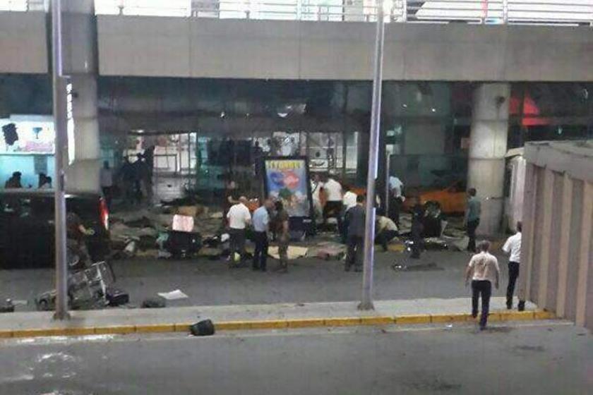 Atatürk Havalimanı'nda canlı bombanın patlama anı