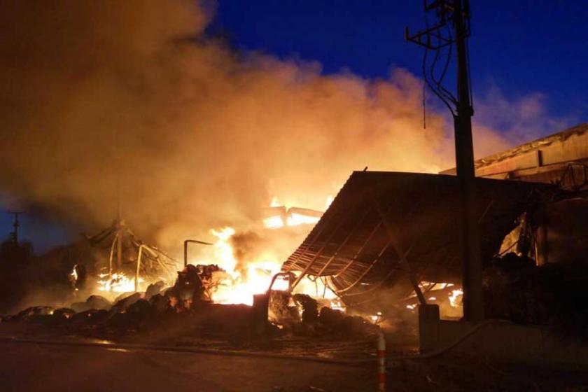 İplik fabrikasında yangın çıktı: 2 itfaiye eri yaralandı