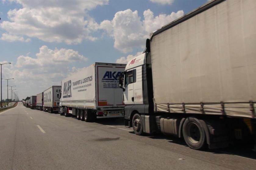 Kapıkule'de 26 km TIR kuyruğu oluştu