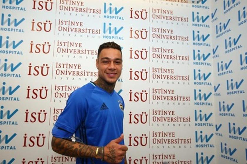 Fenerbahçe'de Van der Wiel ve Emenike kadro dışı