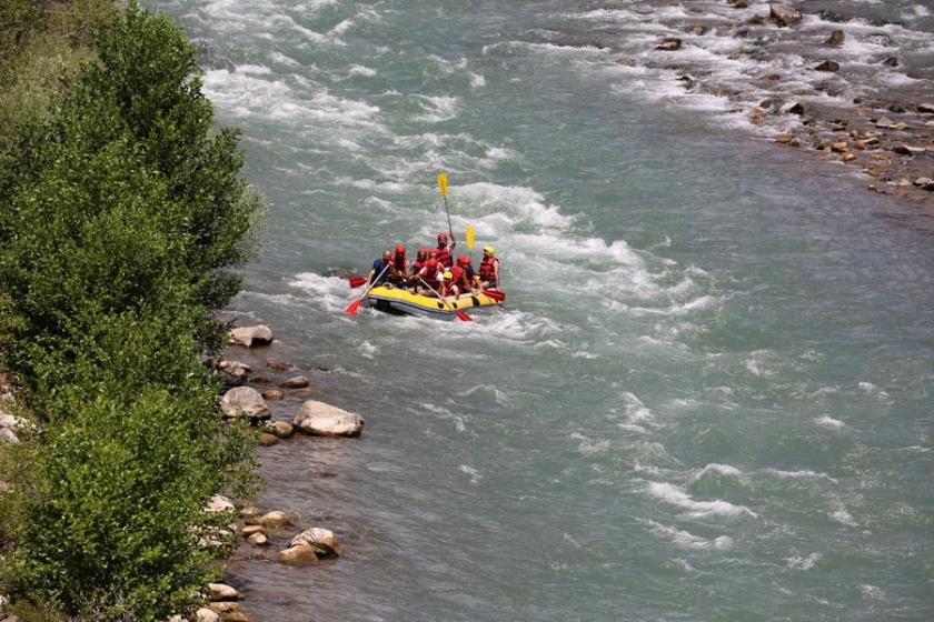 Engelliler Munzur’da rafting yaptı