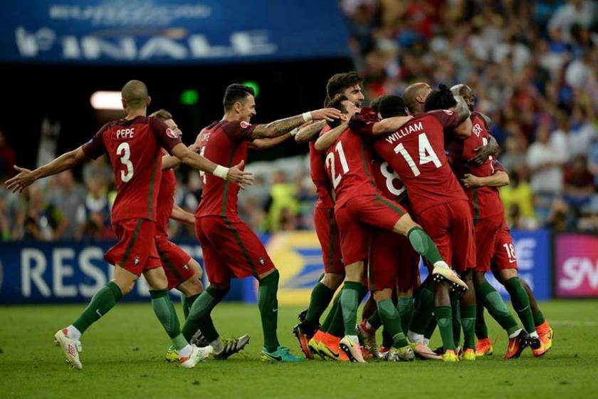 Euro 2016 finalinde Fransa'yı yenen Portekiz şampiyon oldu
