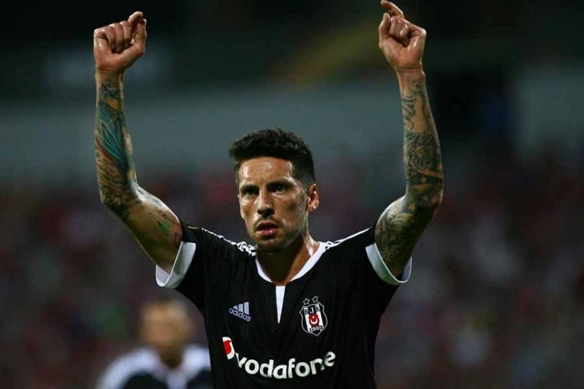 Jose Sosa, güvenlik nedeniyle Beşiktaş'tan ayrılıyor