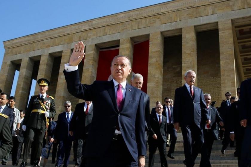 Erdoğan’ın ‘mücadele azmi’ köprüler Anıtkabir defterinde