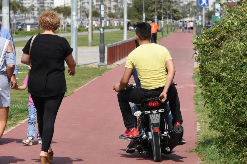 Bisiklet ve yaya yolunu motorlar işgal ediyor