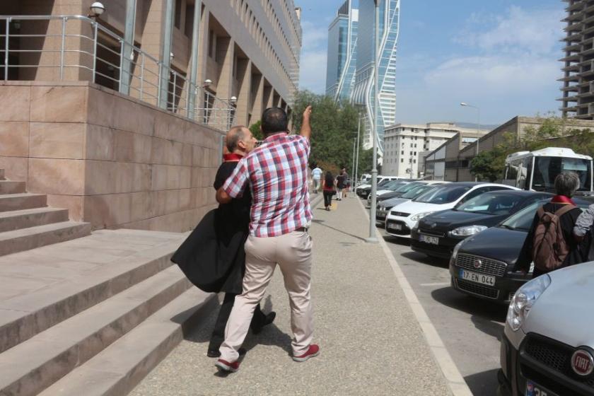 İzmir'de ÇHD üyesi avukatlara polis saldırısı ve gözaltı