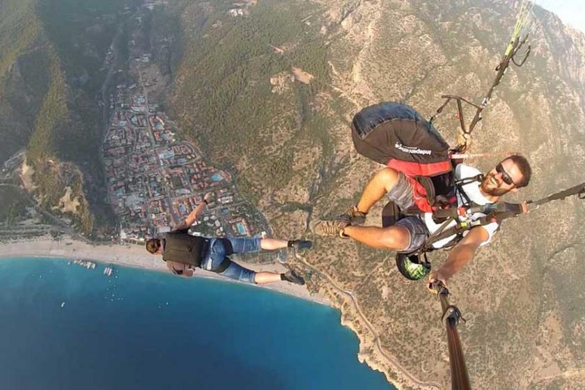 2 bin metrede yamaç paraşütüyle selfie heyecanı