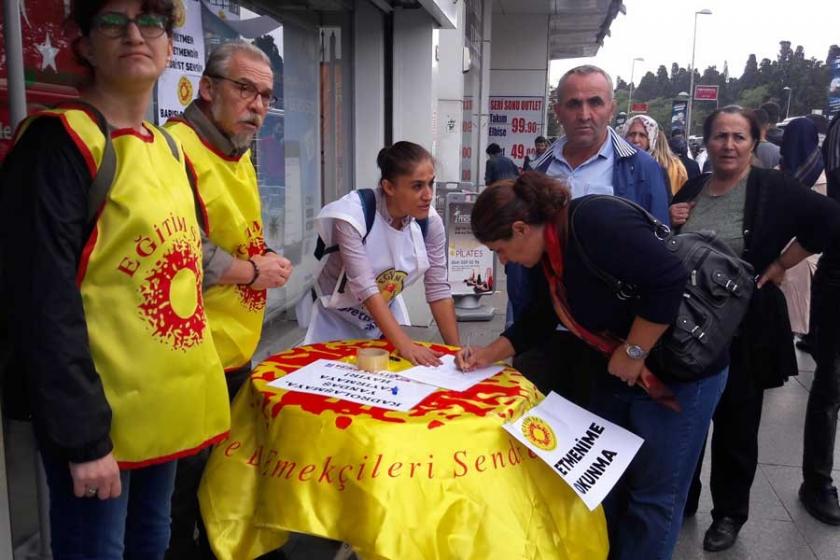 Eğitim Sen öğretmenlerin görevlerine iadesi  için stant açtı