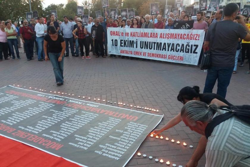 10 Ekim katliamında hayatını kaybedenler Antalya'da anıldı
