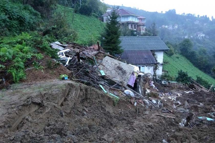 Rize'de heyelan: 2 kişi hayatını kaybetti