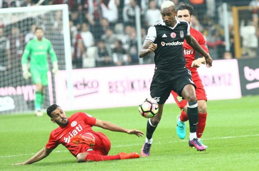 Talisca sakatlandı: 3 ay yok!