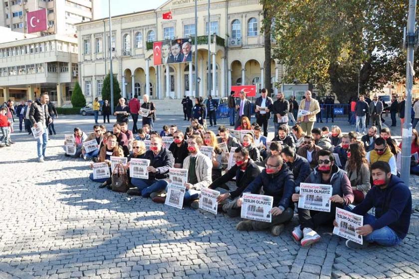 CHP'li gençlerden Cumhuriyet'e yönelik operasyona protesto