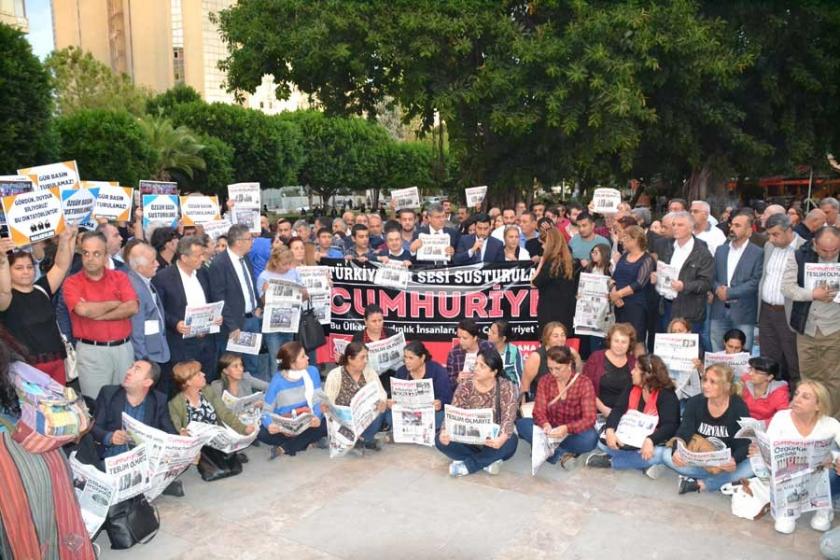 Cumhuriyet Gazetesi ile dayanışma eylemleri sürüyor