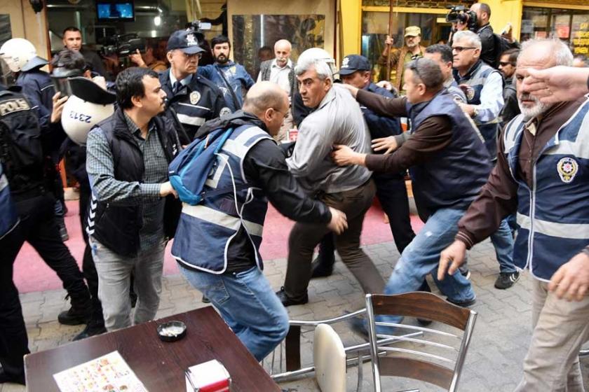 Antalya'da HDP gözaltılarını protesto edenlere saldırı